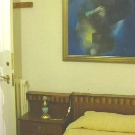 Iglesias בית הארחה *